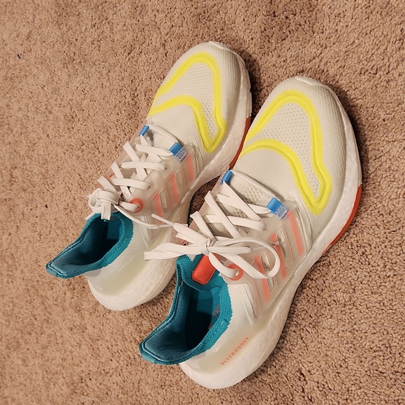 adidas Ultra Boost 22White Tint Turbo Mint Rush (Women's) - Picture 2 of 6